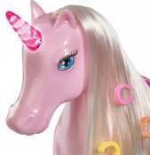 Unicorn loistavia sarvet ja satula
