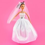 Nukke hääpuvussa - 2 eri versiota