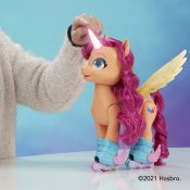 My Little Pony laulava radio-ohjattu Sunny Starscout -hahmo
