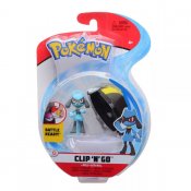 Pokémon Clip N' go Riolu pokeballin kanssa