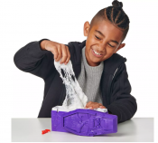 Treasure X -hirviön kultainen hahmo rinnassa