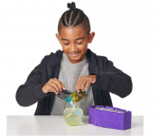 Treasure X -hirviön kultainen hahmo rinnassa