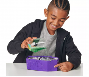 Treasure X -hirviön kultainen hahmo rinnassa