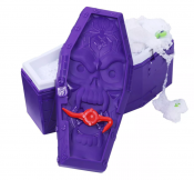 Treasure X -hirviön kultainen hahmo rinnassa